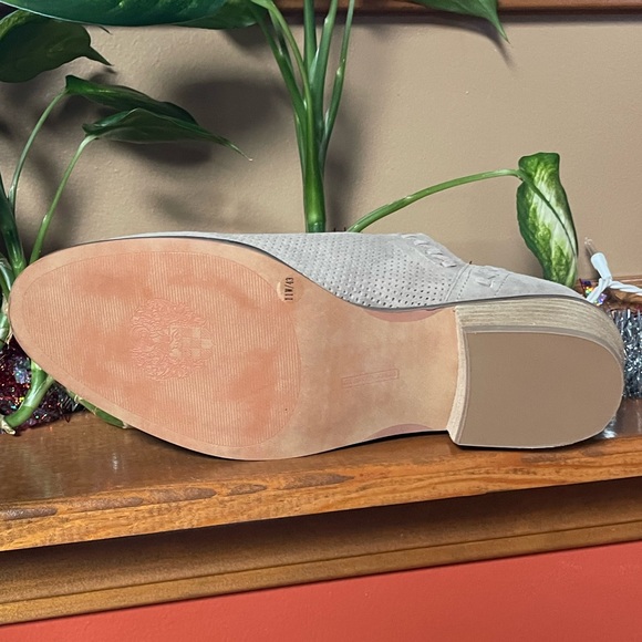 VINCE CAMUTO PERFORATED SUEDE ANKLE BOOTIE PALMINA WILD MUSHROOM. SIZE 11W. - Picture 3 of 8